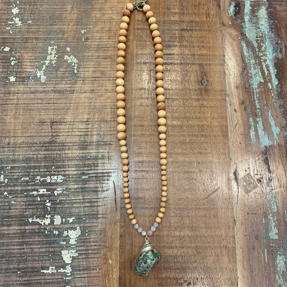 🌾 Artisan Shell Pendant Necklace - Picture 6 of 9